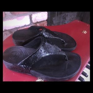 FitFlops black sequin flip flops sandals size US 6